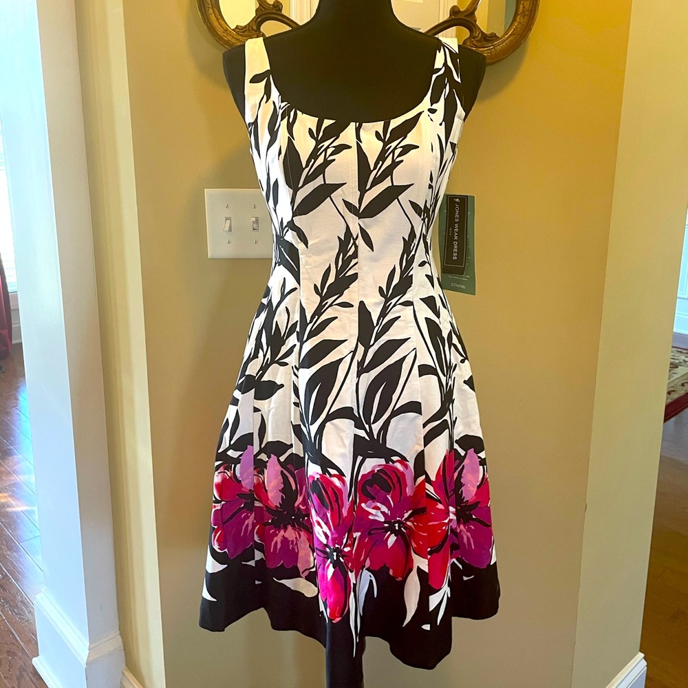 Jones Wear Dress (white, black with red flowers)